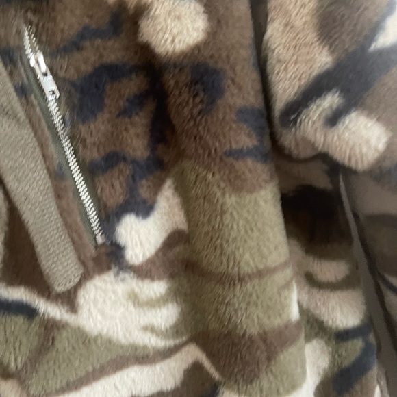 Fuzzy Camo Bomber Jacket - size large - Picture 5 of 5